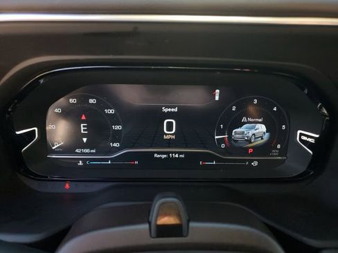 Used 2024 GMC Yukon XL Denali w/ Advanced Technology Package RWD image 30
