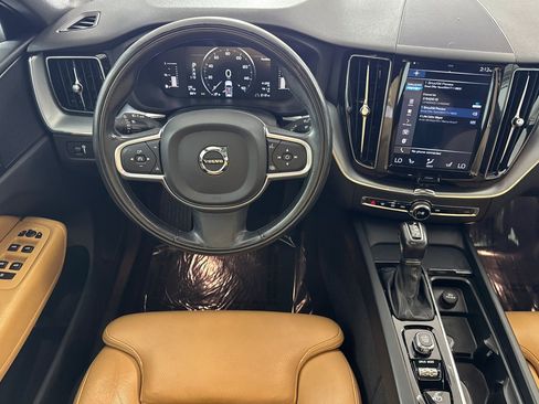 Used 2019 Volvo XC60 T6 Momentum AWD/4WD image 32