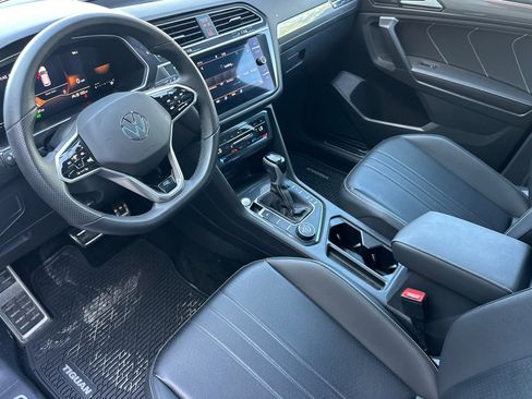 Certified 2024 Volkswagen Tiguan SE R-Line image 10