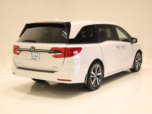 Used 2023 Honda Odyssey Touring image 4