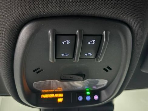 Used 2024 Chevrolet Trax RS w/ Sunroof Package FWD image 39