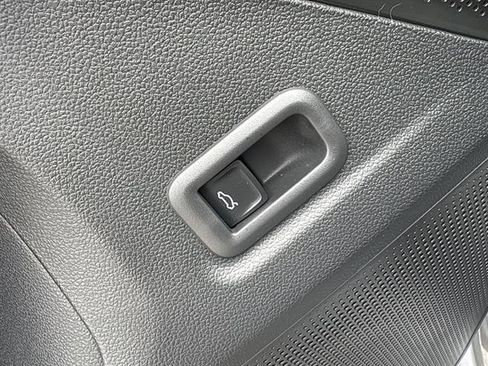 New 2026 Volkswagen Tiguan SE FWD image 27