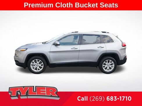 Used 2016 Jeep Cherokee Latitude FWD image 4
