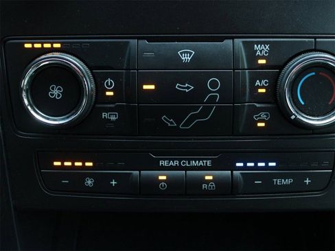 Used 2019 Ford Explorer XLT image 20