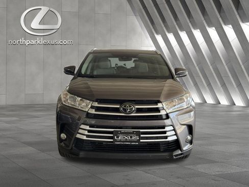 Used 2019 Toyota Highlander XLE FWD image 27