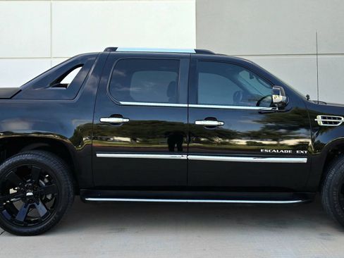 Used 2010 Cadillac Escalade EXT Luxury AWD/4WD image 8