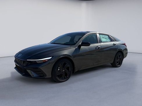 Used 2026 Hyundai Elantra Sport image 1