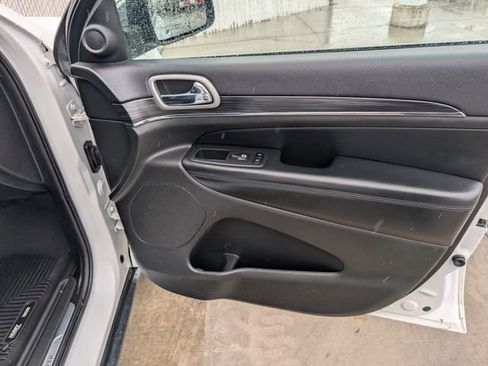 Used 2019 Jeep Grand Cherokee Limited image 35