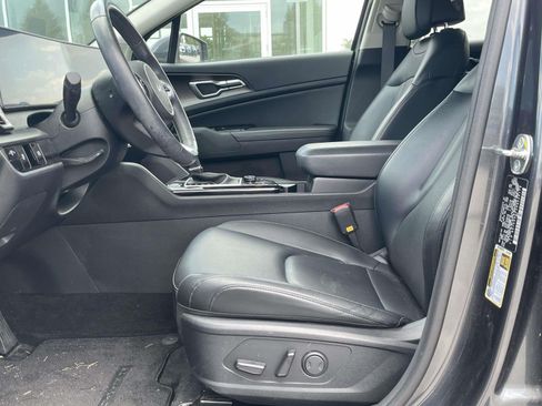 Used 2024 Kia Sportage EX FWD image 13