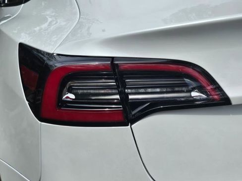 Used 2022 Tesla Model 3 Long Range AWD/4WD image 28