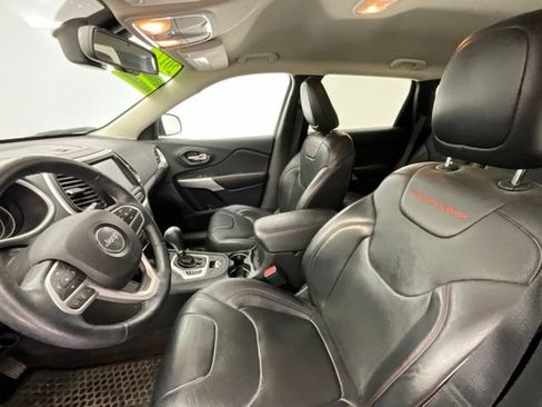 Used 2017 Jeep Cherokee Trailhawk AWD/4WD image 12