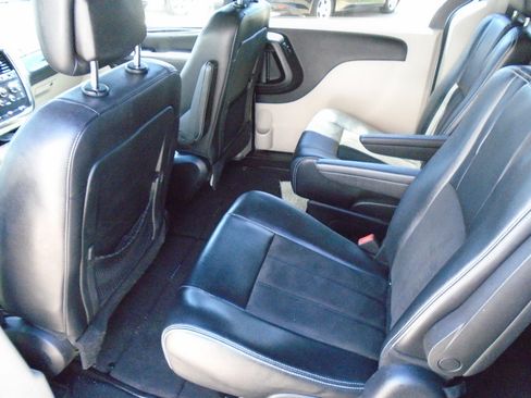 Used 2019 Dodge Grand Caravan SXT FWD image 11