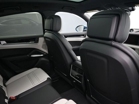 New 2026 Porsche Cayenne S image 7