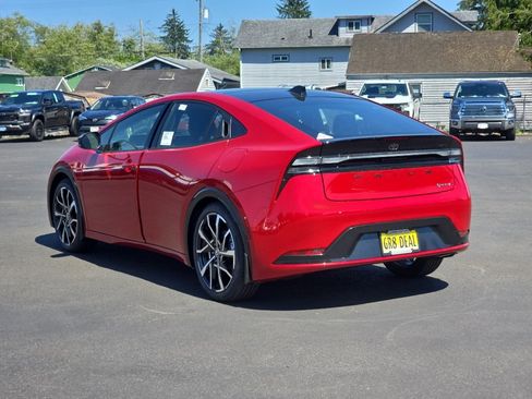 New 2026 Toyota Prius Plug-In Hybrid FWD image 5
