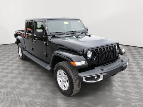 Used 2022 Jeep Gladiator Sport AWD/4WD image 3