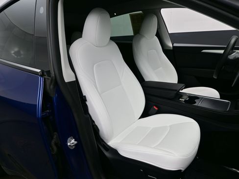 Used 2023 Tesla Model Y Long Range image 13