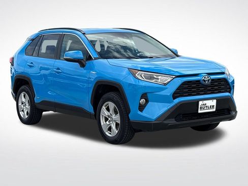 Used 2020 Toyota RAV4 XLE w/ XLE Grade Weather Package AWD/4WD image 9