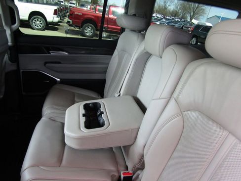 Used 2022 Jeep Wagoneer Series II image 37