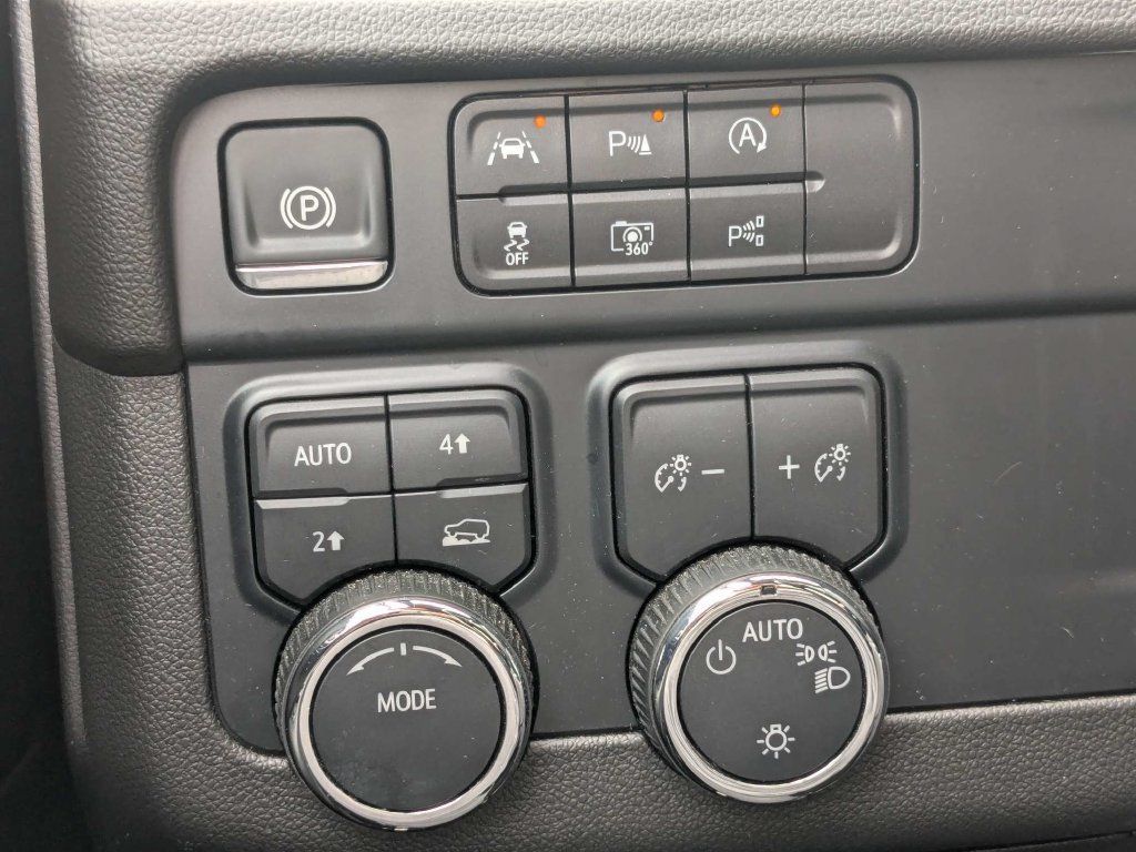 Used 2025 Chevrolet Tahoe LT AWD/4WD image 29