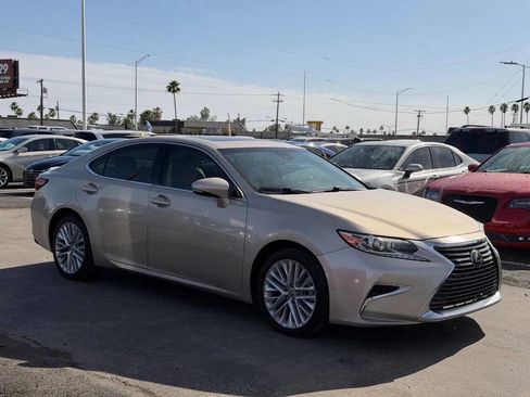Used 2016 Lexus ES 350 w/ Luxury Package w/Wood Trim FWD image 9