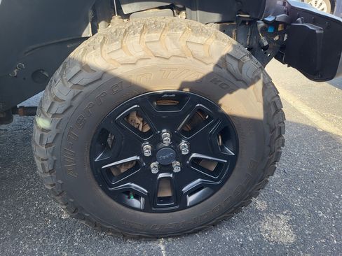 Used 2018 Jeep Wrangler Unlimited Sahara image 7