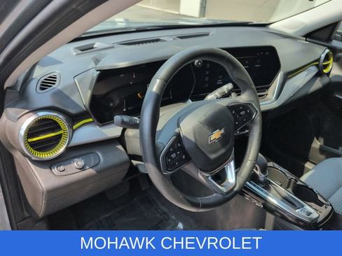 Used 2024 Chevrolet Trax LT w/ Driver Confidence Package FWD image 11