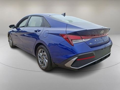 Certified 2024 Hyundai Elantra SEL FWD image 7