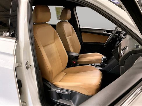 Used 2022 Volkswagen Tiguan SE AWD/4WD image 9