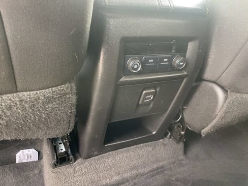 Used 2020 Chevrolet Traverse LT FWD image 46