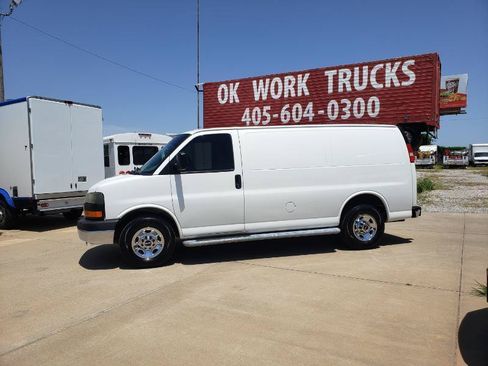 Used 2014 GMC Savana 2500 RWD image 2