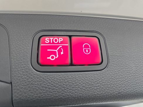 Used 2019 Mercedes-Benz GLC 350e 4MATIC image 13