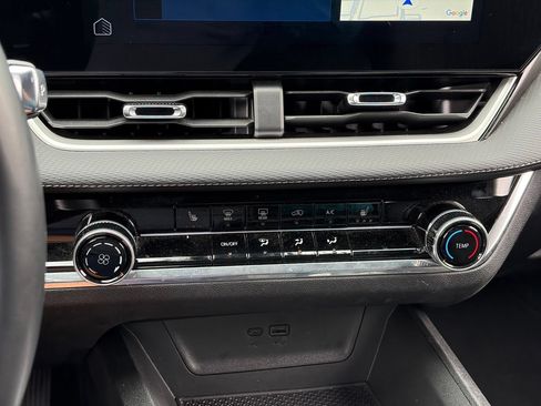 Used 2025 Chevrolet Equinox LT FWD image 8