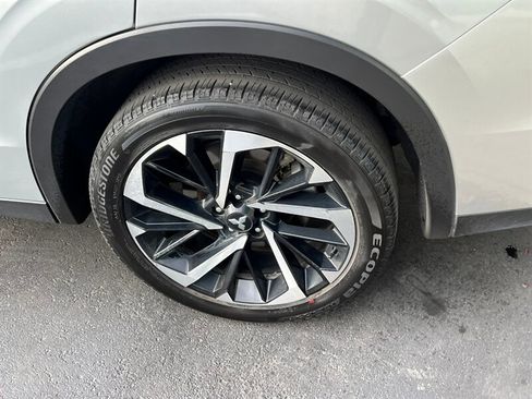 Used 2024 Mitsubishi Outlander SE image 12