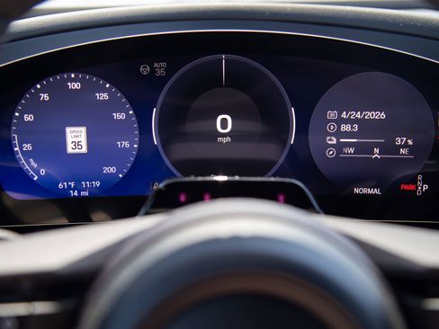 New 2026 Porsche Macan Electric RWD image 17