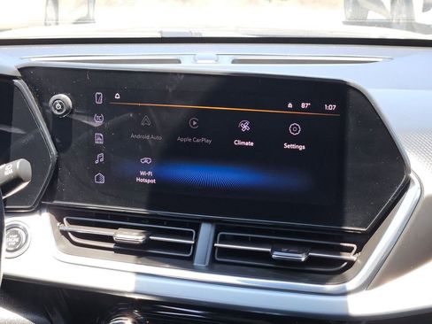 Used 2025 Chevrolet Trax LT w/ LT Convenience Package FWD image 20