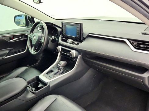 Used 2021 Toyota RAV4 XLE Premium image 24