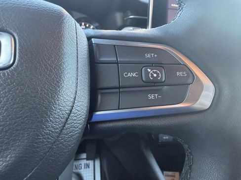 Used 2024 Jeep Compass Latitude w/ Sun and Sound Group image 17