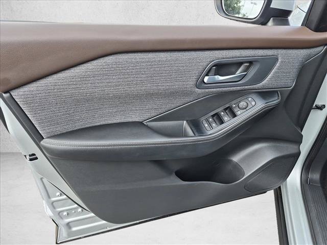Used 2022 Nissan Rogue SV FWD image 11