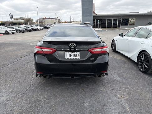 Used 2018 Toyota Camry XSE image 6