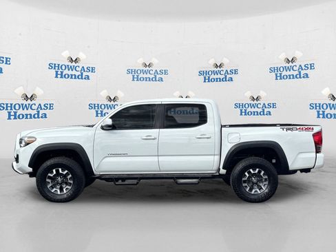 Used 2017 Toyota Tacoma TRD Off-Road image 4