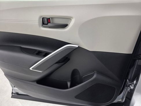 Used 2025 Toyota Corolla Cross L image 25