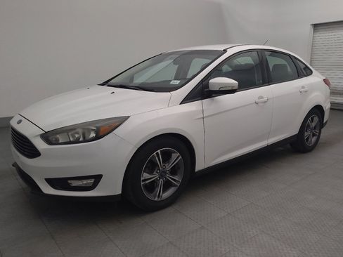 Used 2017 Ford Focus SE image 2