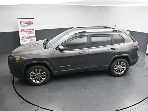 Used 2019 Jeep Cherokee Latitude Plus w/ Comfort/Convenience Group AWD/4WD image 27