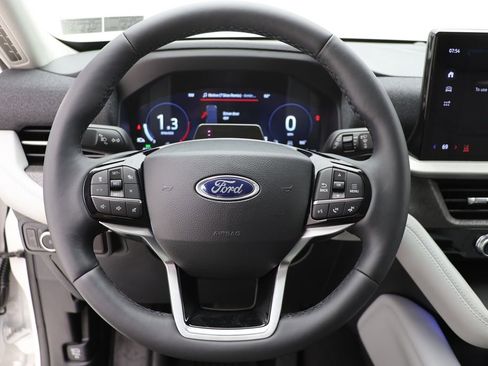 Used 2026 Ford Explorer Platinum w/ LUX Leather Package AWD/4WD image 18