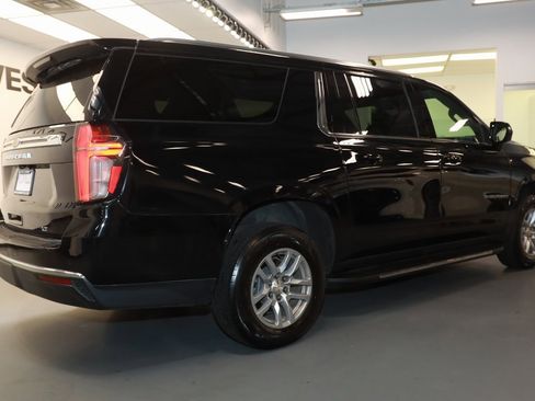 Used 2024 Chevrolet Suburban LT image 7