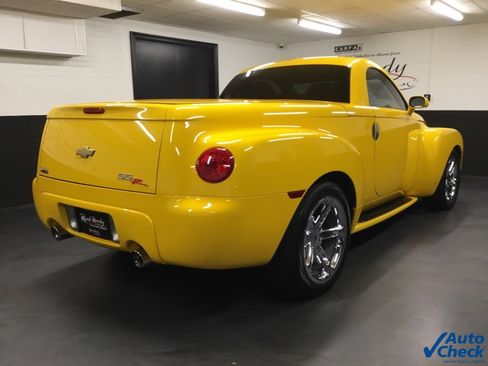 Used 2003 Chevrolet SSR w/ Preferred Equipment Group image 21