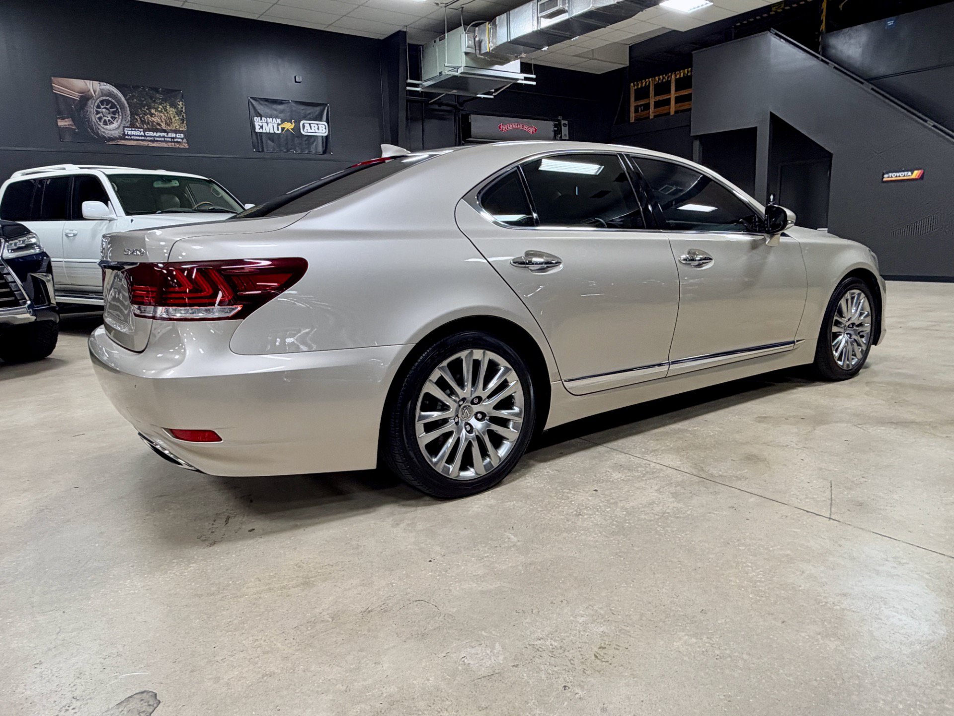 Used 2014 Lexus LS 460 w/ Comfort Package RWD image 8
