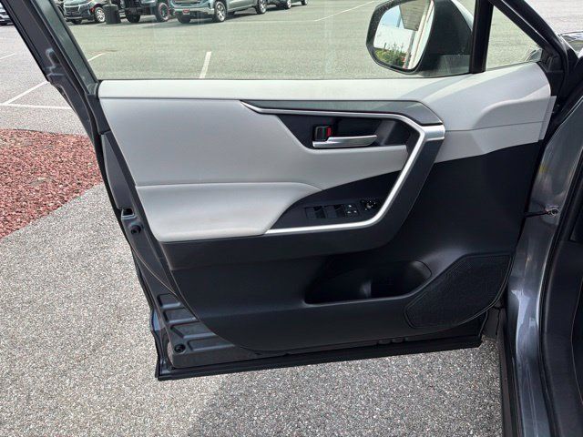 Used 2020 Toyota RAV4 XLE w/ Convenience Package AWD/4WD image 11