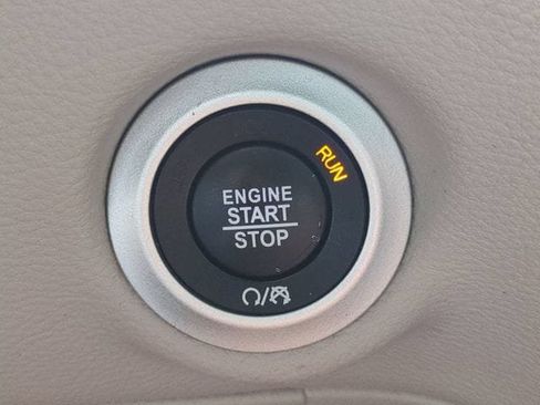 Used 2023 Chrysler Pacifica Touring-L FWD image 27