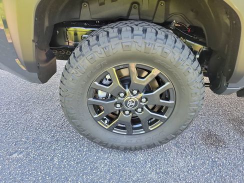 New 2026 Toyota 4Runner SR5 AWD/4WD image 30